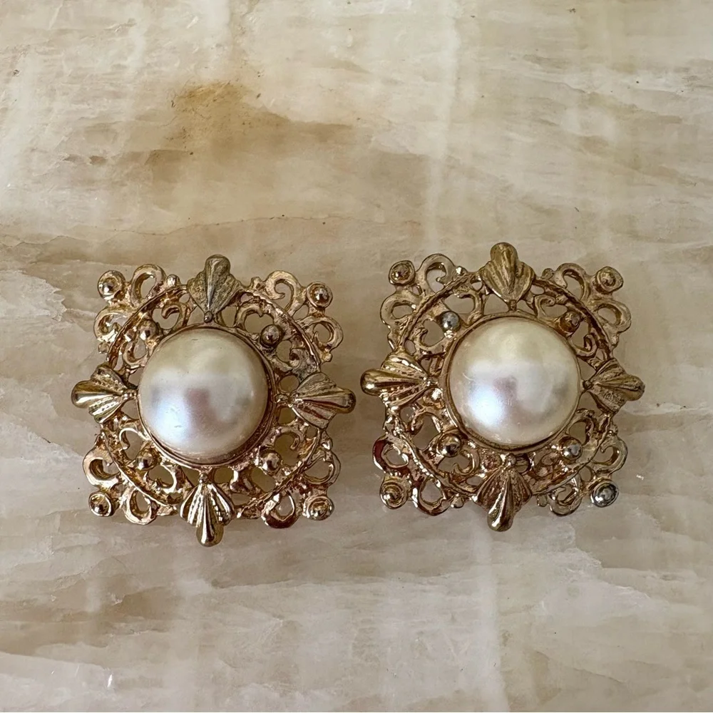Vintage gold tone large clip on earrings pearl glam filigree baroque